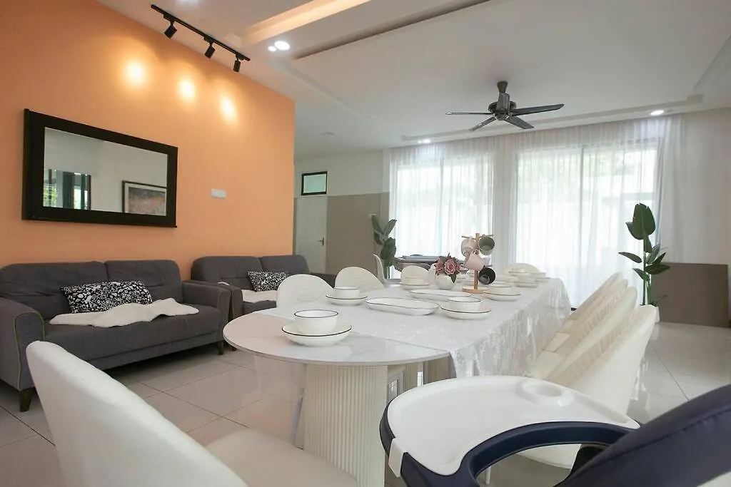 Aqualuxe Hideout 【Netflix/Private Ktv/Pool/Movie】 Villa Johor Bahru 0*,  Malaysia