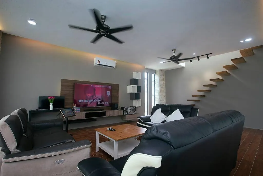Aqualuxe Hideout 【Netflix/Private Ktv/Pool/Movie】 Villa Johor Bahru 0*,  Malaysia