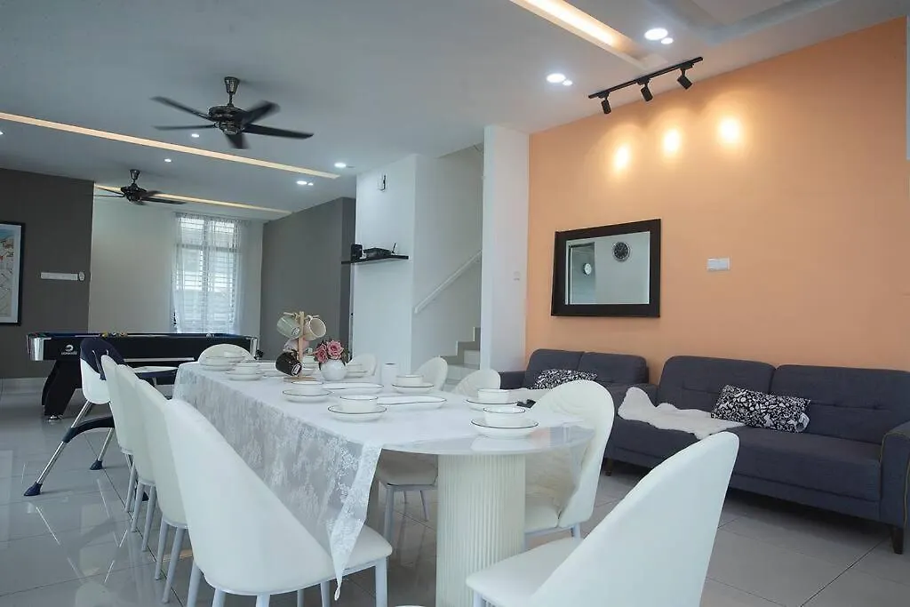 Aqualuxe Hideout 【Netflix/Private Ktv/Pool/Movie】 Villa Johor Bahru