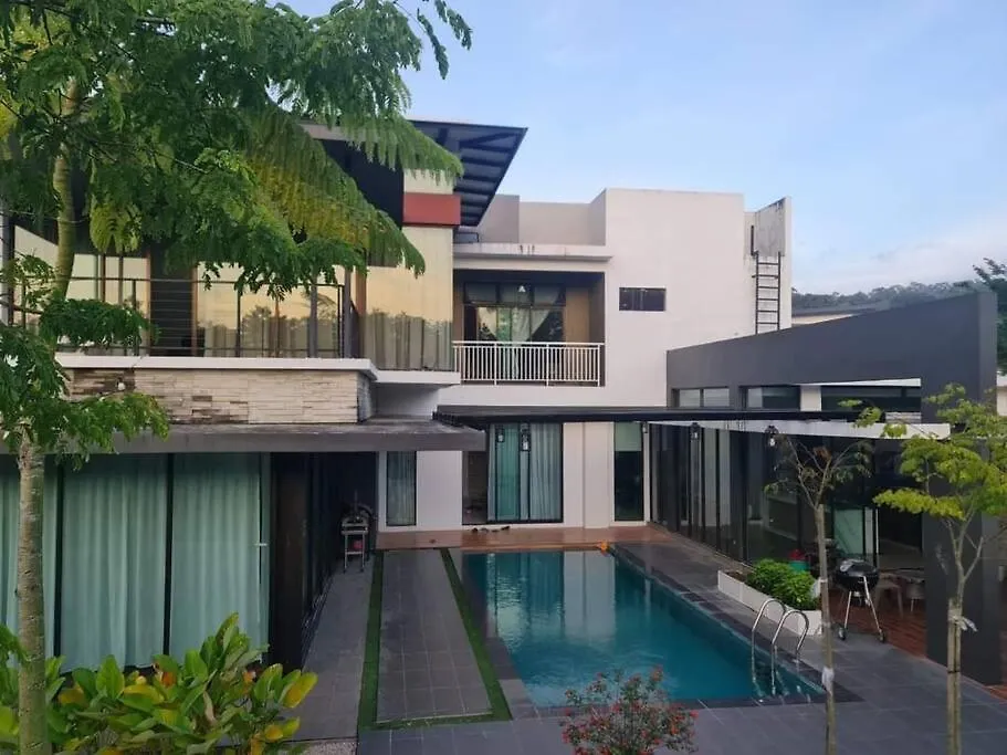 Aqualuxe Hideout 【Netflix/Private Ktv/Pool/Movie】 Villa Johor Bahru