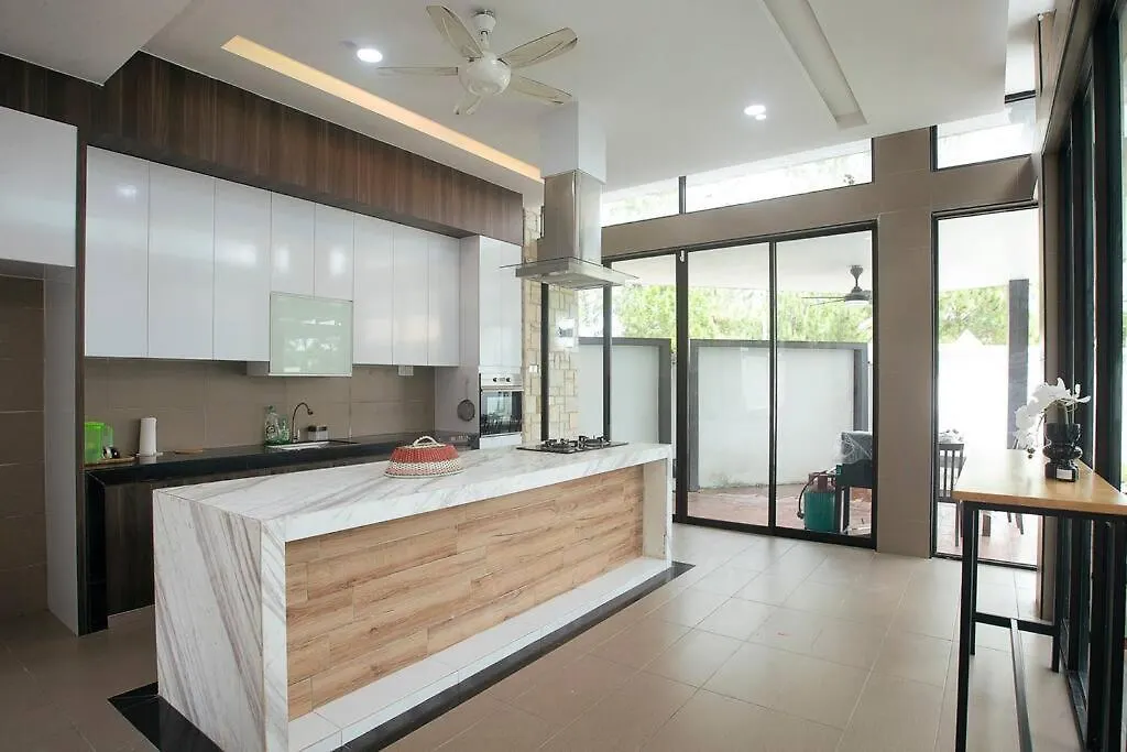 Aqualuxe Hideout 【Netflix/Private Ktv/Pool/Movie】 Villa Johor Bahru